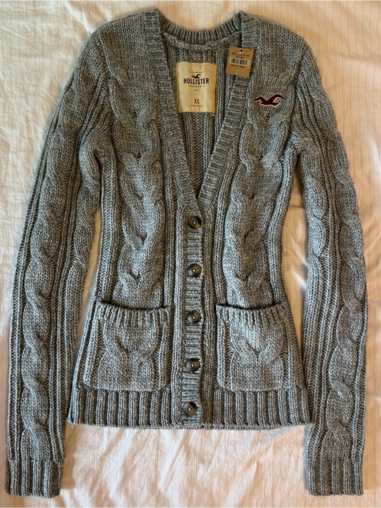Hollister Sweaters - Hollister vintage Women's Gray Cable-Knit Button Cardigan Sweater